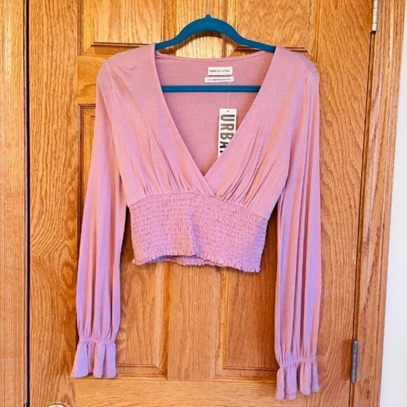 Urban Outfitters Women's Pink Rose Cropped V-Neck Blouse Size M NWT - Picture 1 of 9